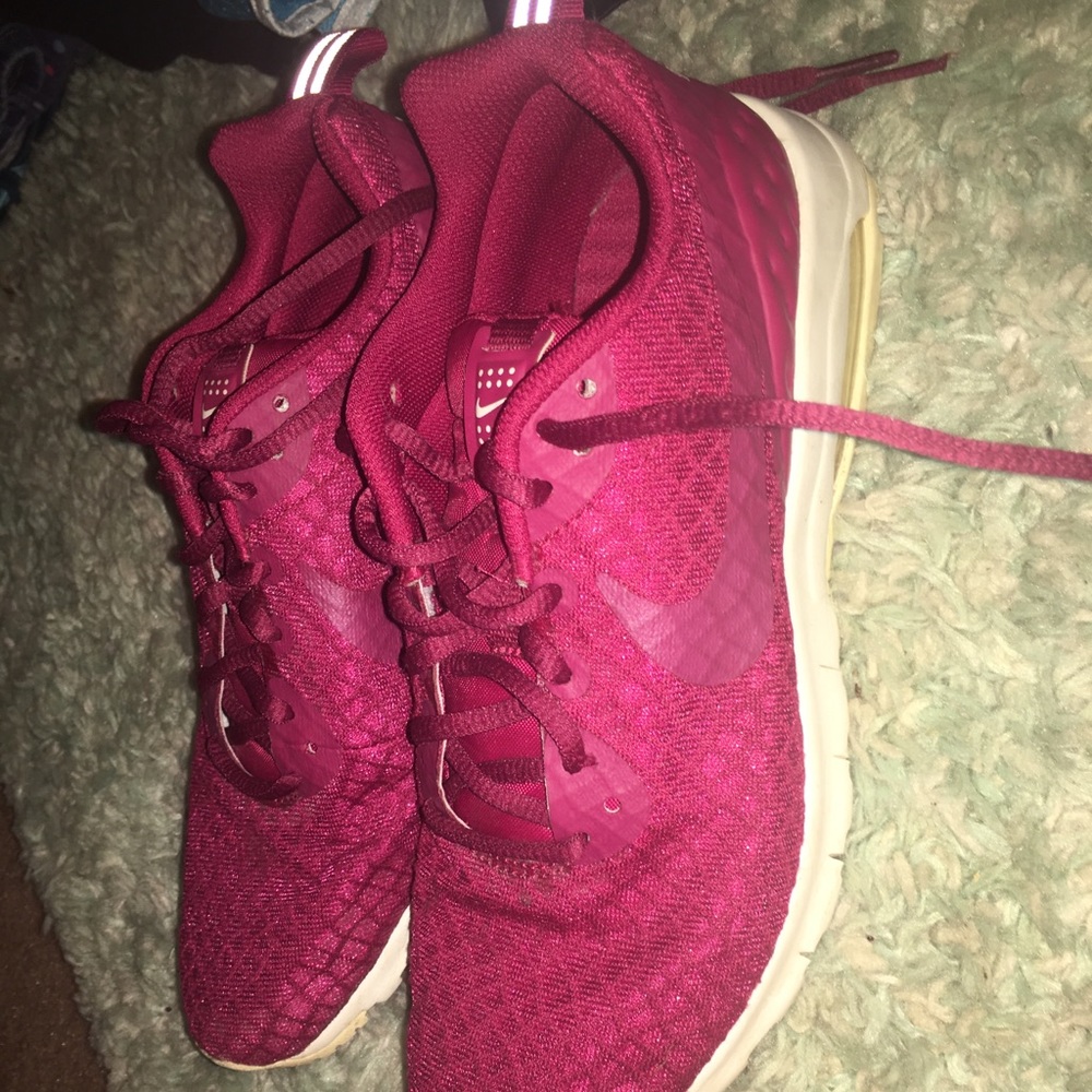 Cute red nikes.
